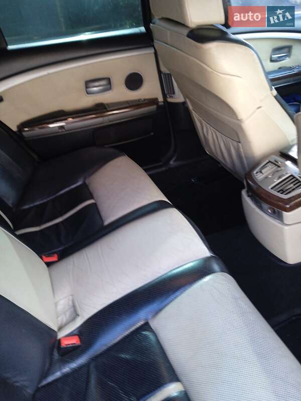 Седан BMW 7 Series 2002 в Львові