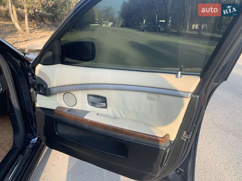 Седан BMW 7 Series 2005 в Тернополі