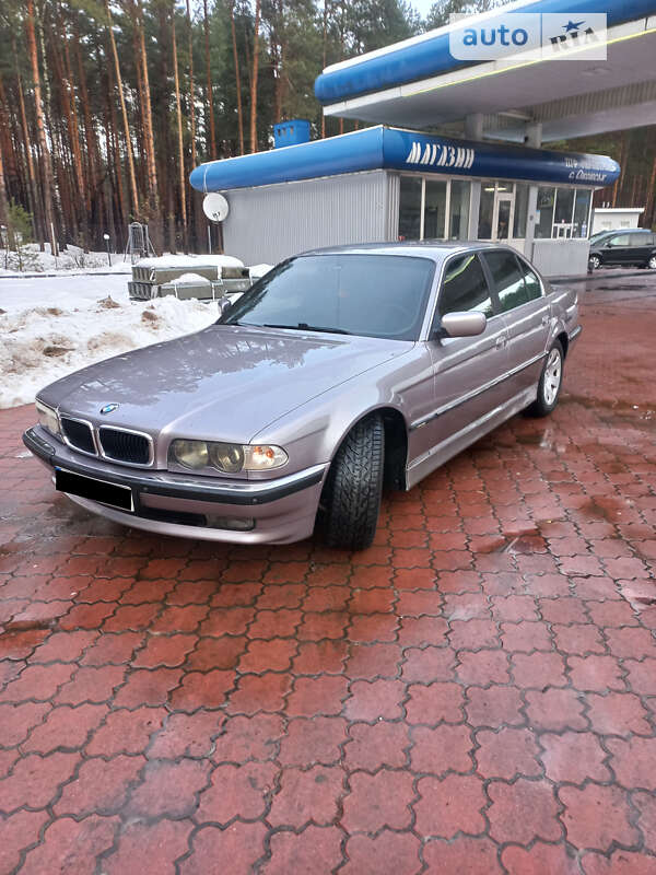 Седан BMW 7 Series 2000 в Маневичах