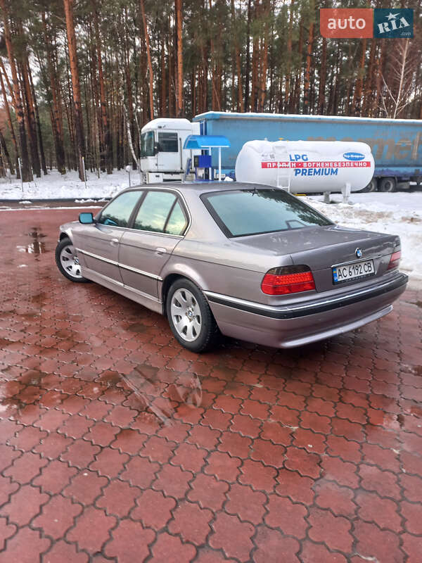 Седан BMW 7 Series 2000 в Маневичах
