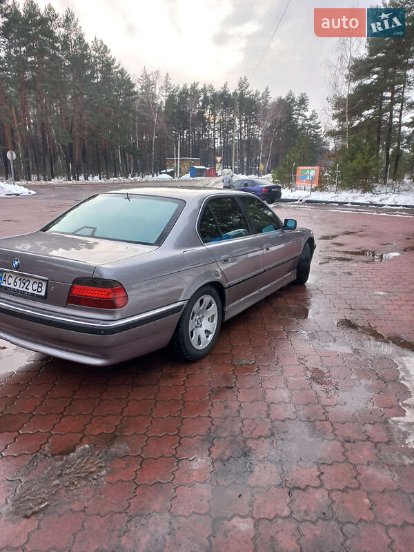Седан BMW 7 Series 2000 в Маневичах