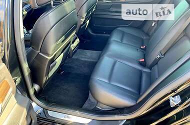 Седан BMW 7 Series 2011 в Львові