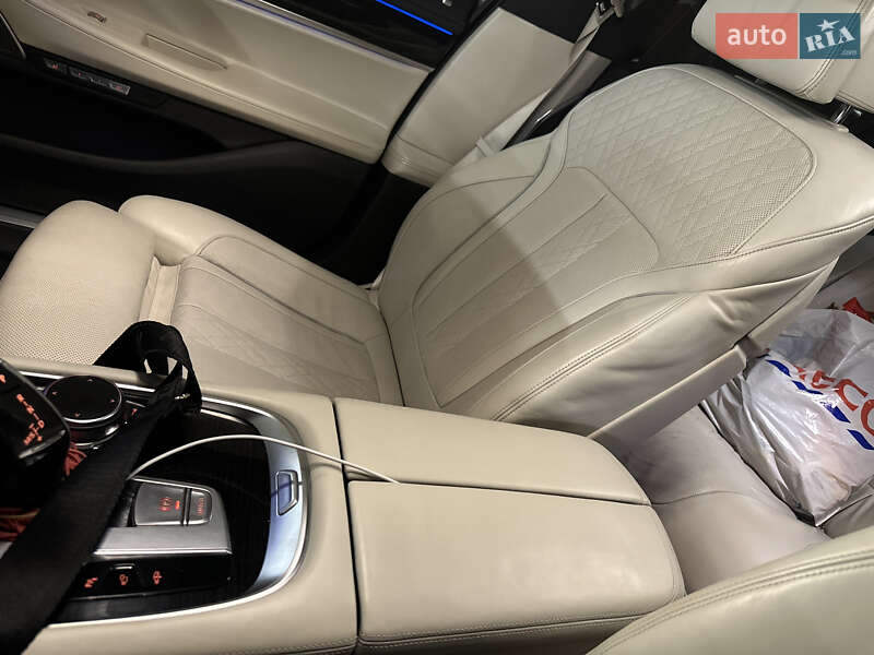 Седан BMW 7 Series 2015 в Ужгороде