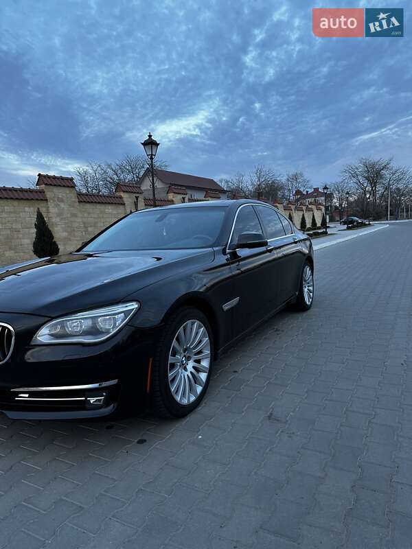 Седан BMW 7 Series 2013 в Измаиле