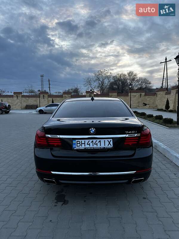 Седан BMW 7 Series 2013 в Измаиле