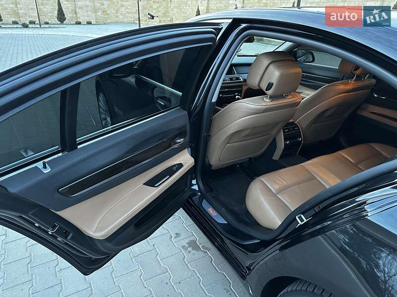 Седан BMW 7 Series 2013 в Измаиле