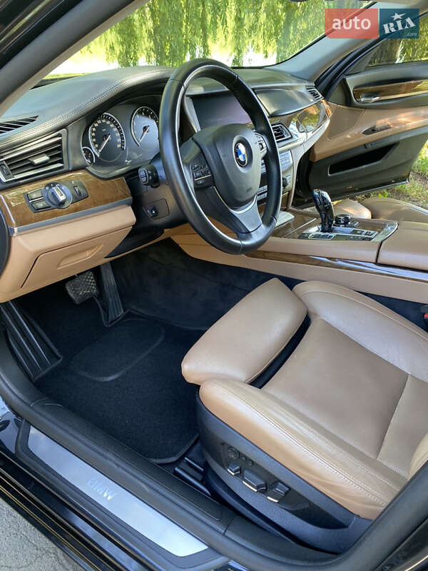 Седан BMW 7 Series 2011 в Ровно