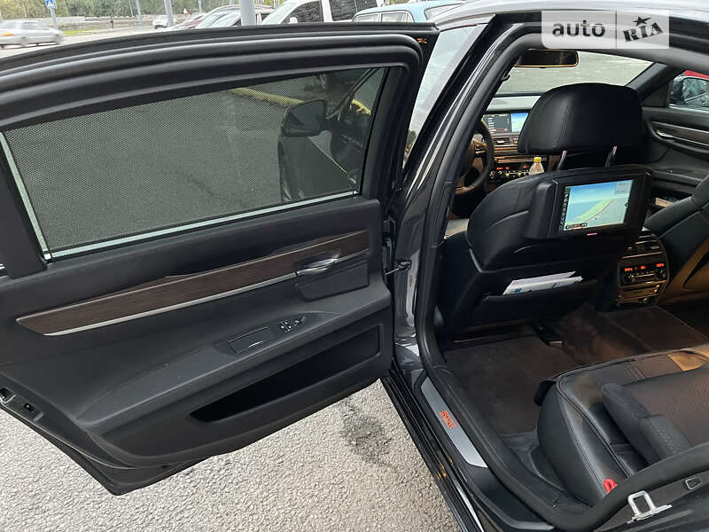 Седан BMW 7 Series 2010 в Днепре