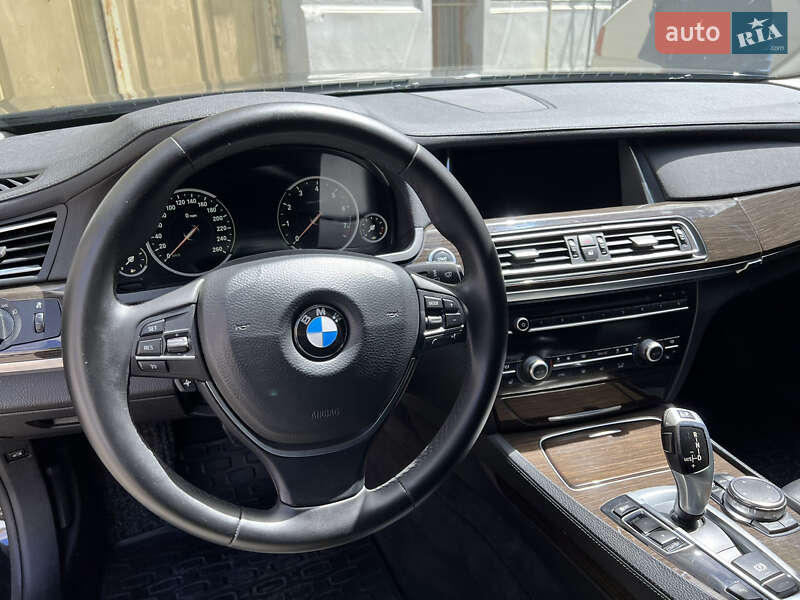Седан BMW 7 Series 2015 в Чернівцях