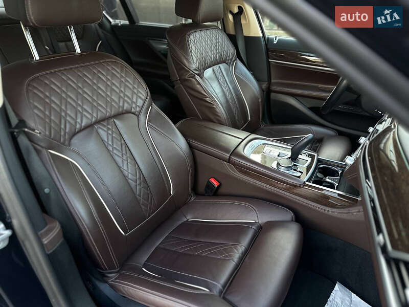 Седан BMW 7 Series 2020 в Черновцах