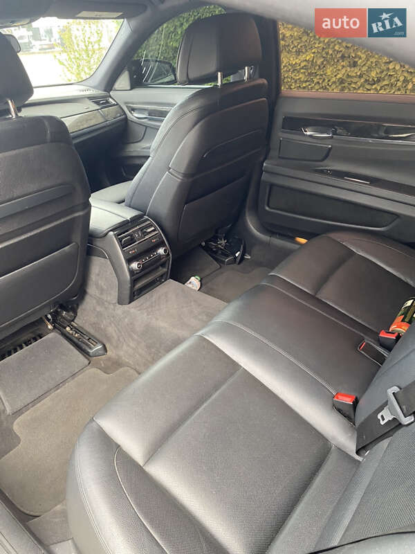 Седан BMW 7 Series 2014 в Косове