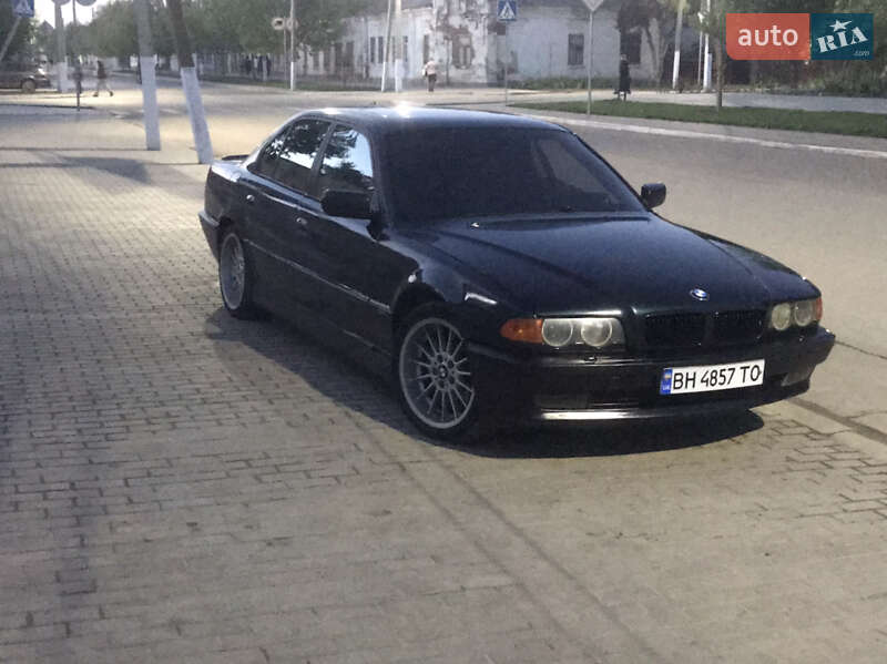 Седан BMW 7 Series 1999 в Килии