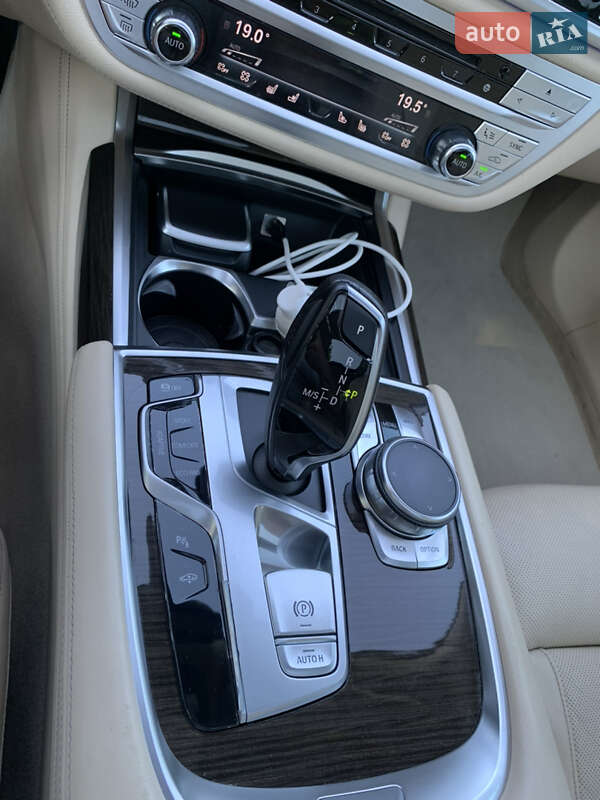 Седан BMW 7 Series 2015 в Кицмани