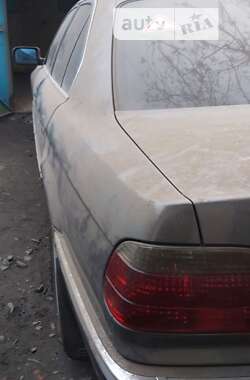 Седан BMW 7 Series 2001 в Шполі