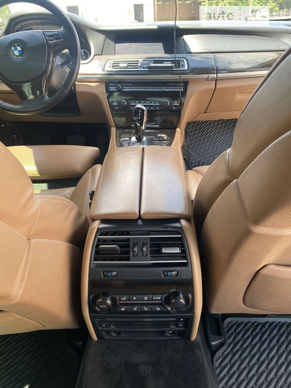 Седан BMW 7 Series 2011 в Черновцах
