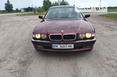 Седан BMW 7 Series 2000 в Лугинах