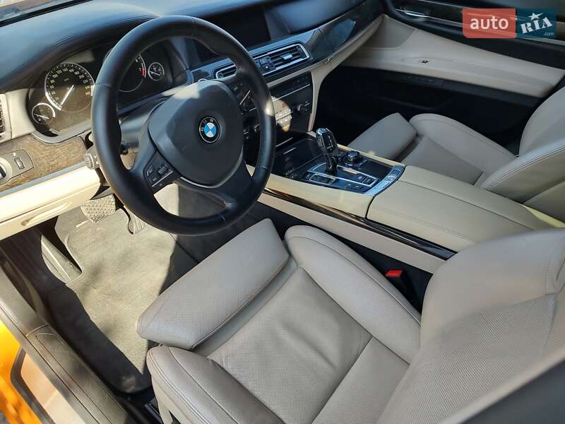 Седан BMW 7 Series 2011 в Богуславі