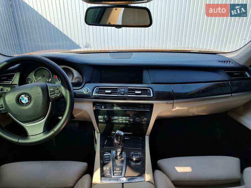 Седан BMW 7 Series 2011 в Богуславі