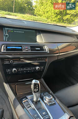 Седан BMW 7 Series 2011 в 