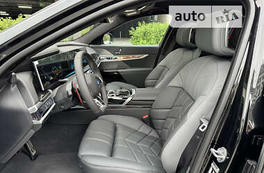 Седан BMW 7 Series 2024 в 