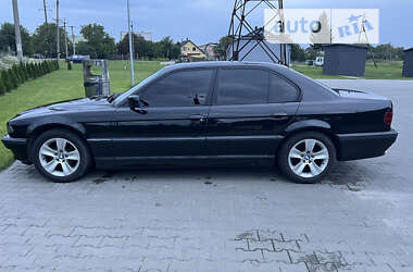 Седан BMW 7 Series 2000 в Львові