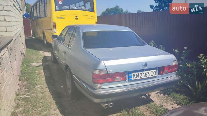 Седан BMW 7 Series 1990 в Ружині