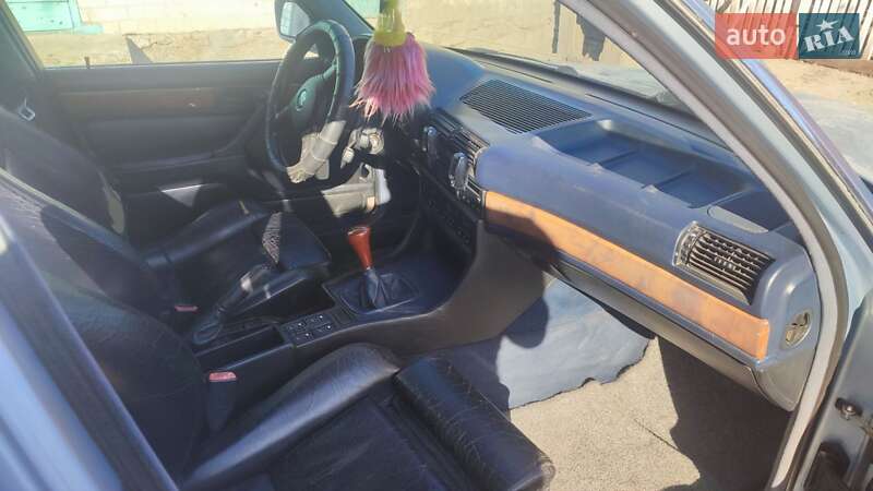 Седан BMW 7 Series 1990 в Ружині