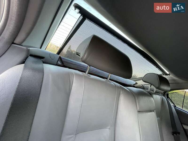 Седан BMW 7 Series 2001 в Львові