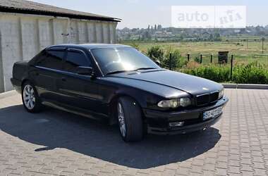 Седан BMW 7 Series 2001 в Шумске