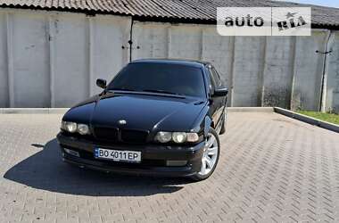 Седан BMW 7 Series 2001 в Шумске