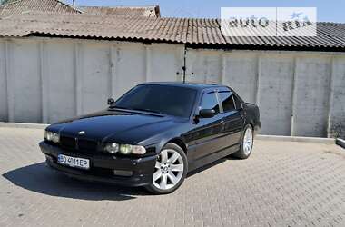 Седан BMW 7 Series 2001 в Шумске