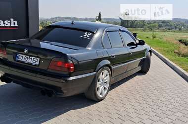 Седан BMW 7 Series 2001 в Шумске