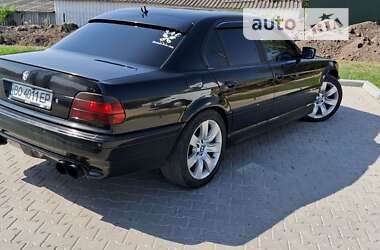 Седан BMW 7 Series 2001 в Шумске