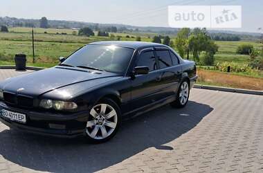 Седан BMW 7 Series 2001 в Шумске