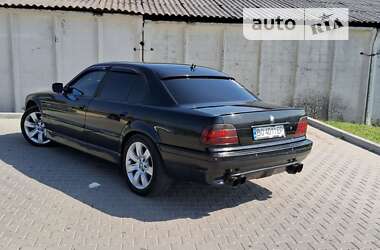 Седан BMW 7 Series 2001 в Шумске