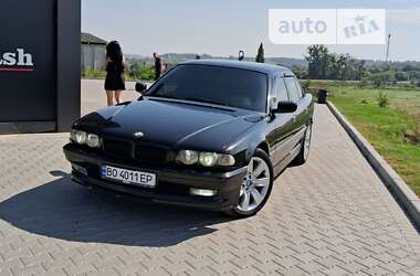 Седан BMW 7 Series 2001 в Шумске