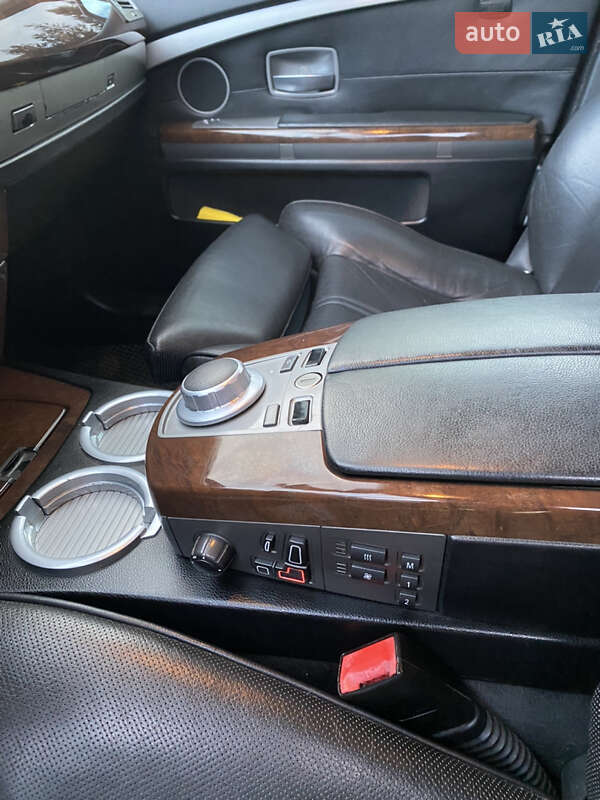 Седан BMW 7 Series 2005 в Новом Роздоле