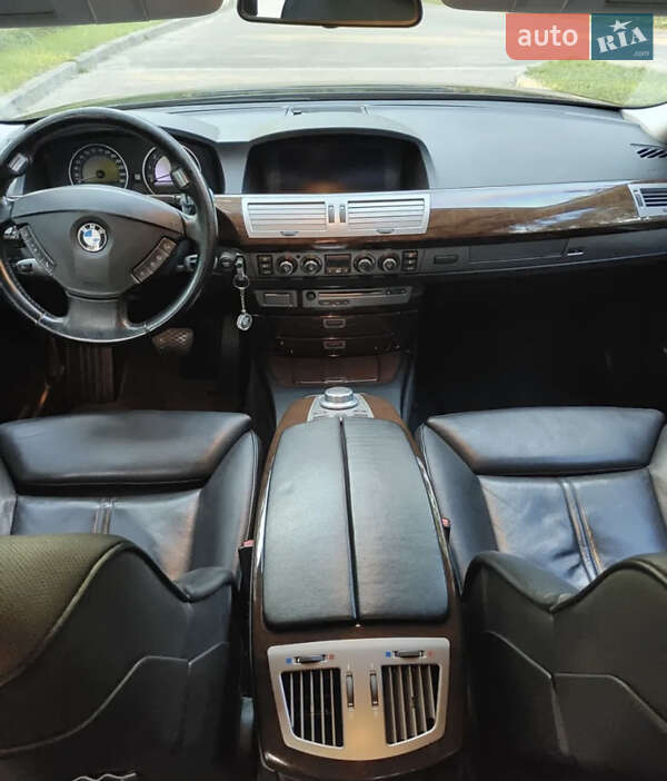 Седан BMW 7 Series 2005 в Львові