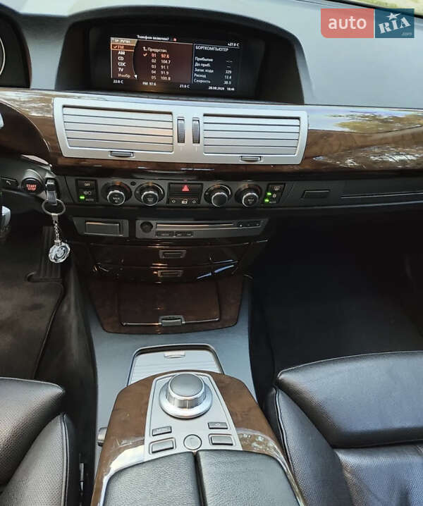 Седан BMW 7 Series 2005 в Львові
