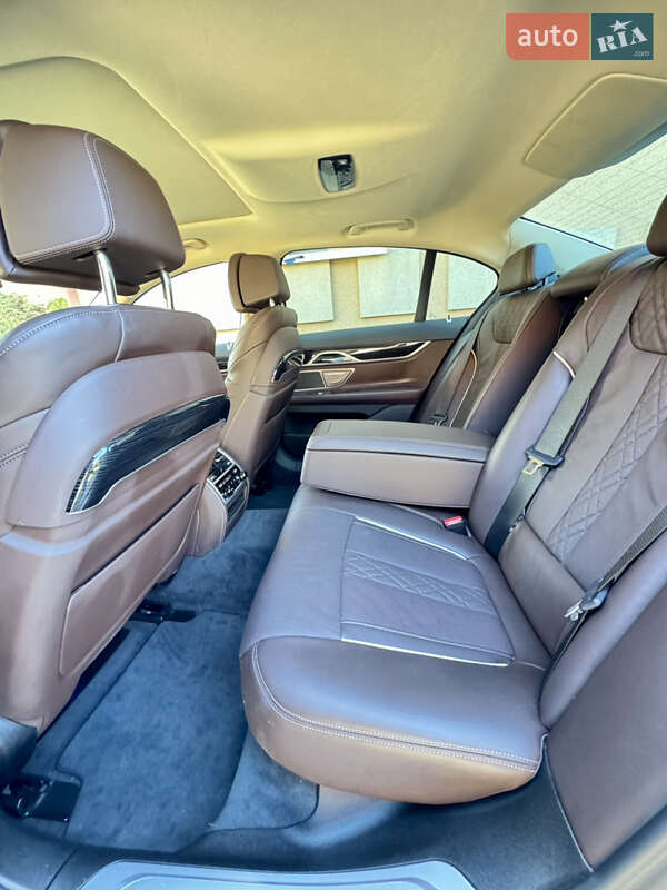 Седан BMW 7 Series 2020 в Мукачево