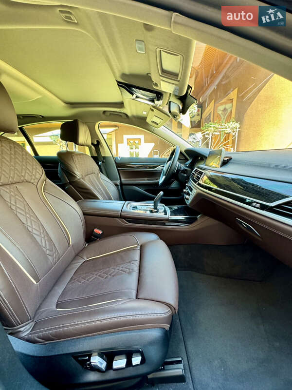Седан BMW 7 Series 2020 в Мукачево
