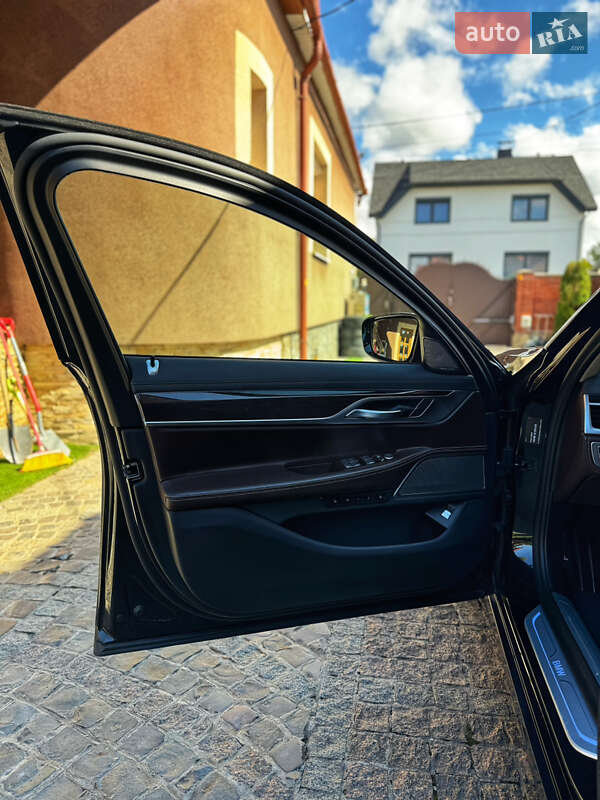 Седан BMW 7 Series 2020 в Мукачево