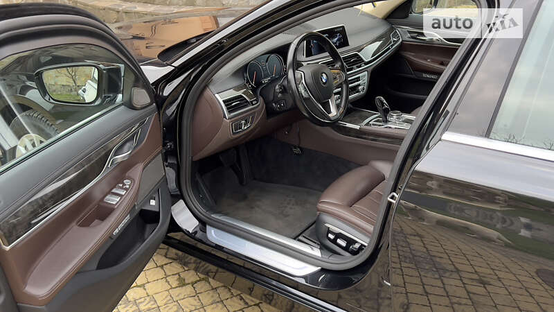 Седан BMW 7 Series 2016 в Львове