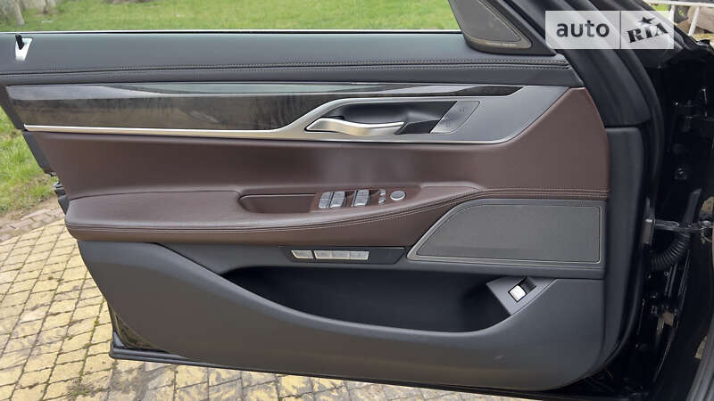 Седан BMW 7 Series 2016 в Львове