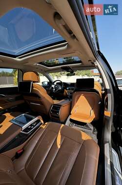 Седан BMW 7 Series 2015 в 