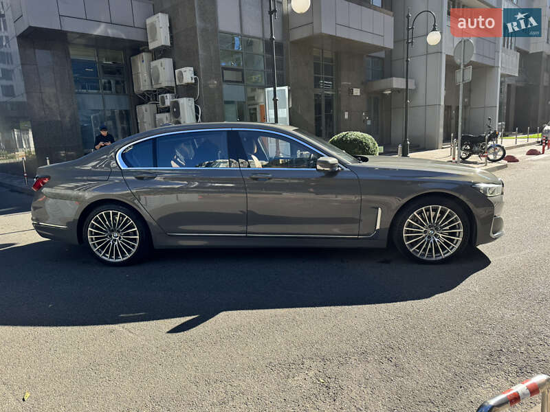 Седан BMW 7 Series 2019 в Чернівцях