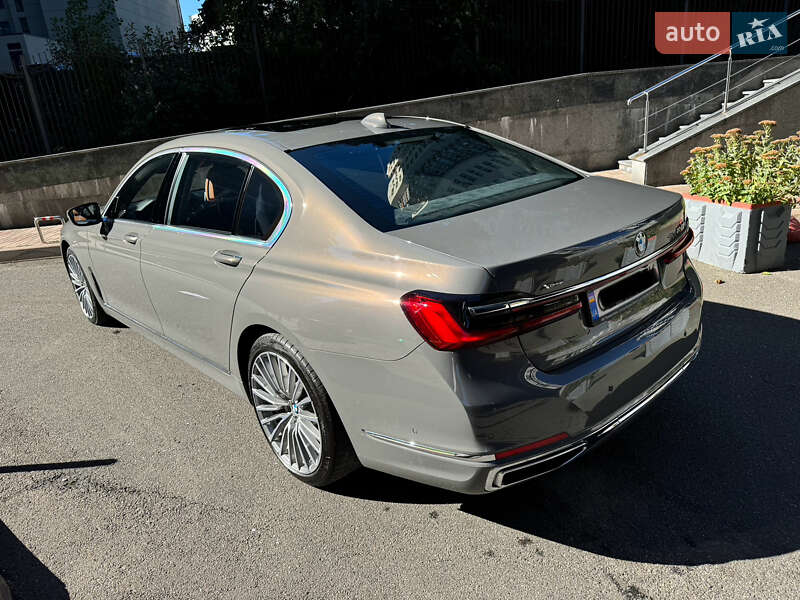 Седан BMW 7 Series 2019 в Чернівцях