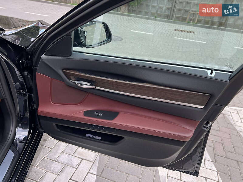 Седан BMW 7 Series 2015 в Львове