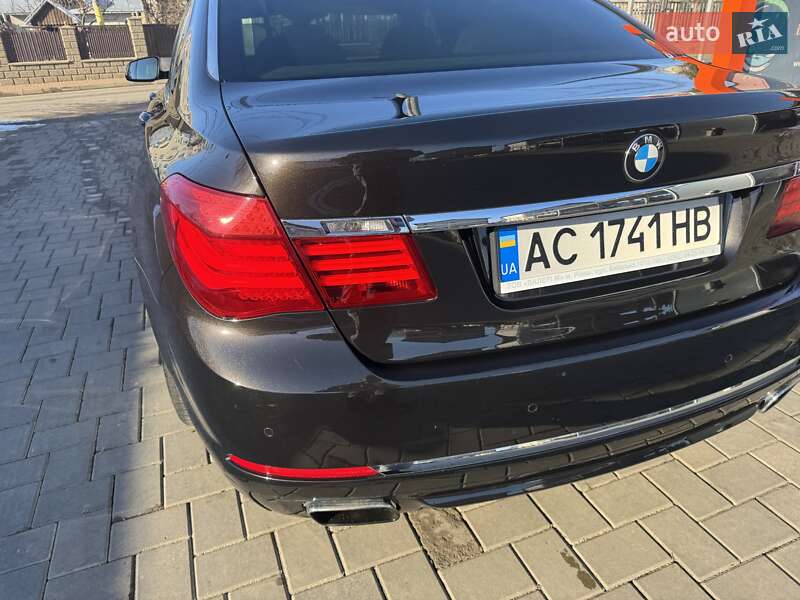 Седан BMW 7 Series 2014 в Черновцах