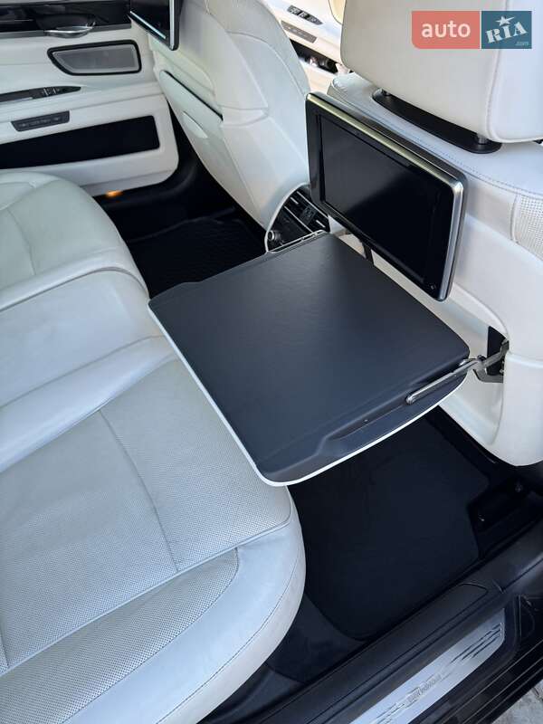 Седан BMW 7 Series 2014 в Черновцах